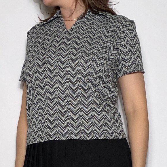 Vintage 1990s Grey CHEVRON Knit Collared Tee Shirt! Very Buffy! Medium to Large - Picture 3 of 6
